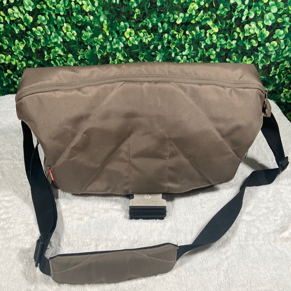 Manfrotto Stile MBSM390-7BC Unica VII Messenger Bag for DSLR lens laptop, Brown